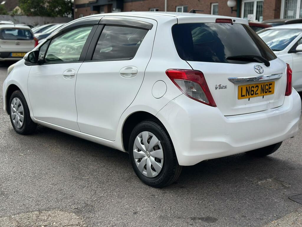 Toyota Yaris 1.0 Icon Plus Hatchback 2011 - 2015 White #4