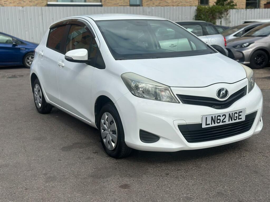 Toyota Yaris 1.0 Icon Plus Hatchback 2011 - 2015 White