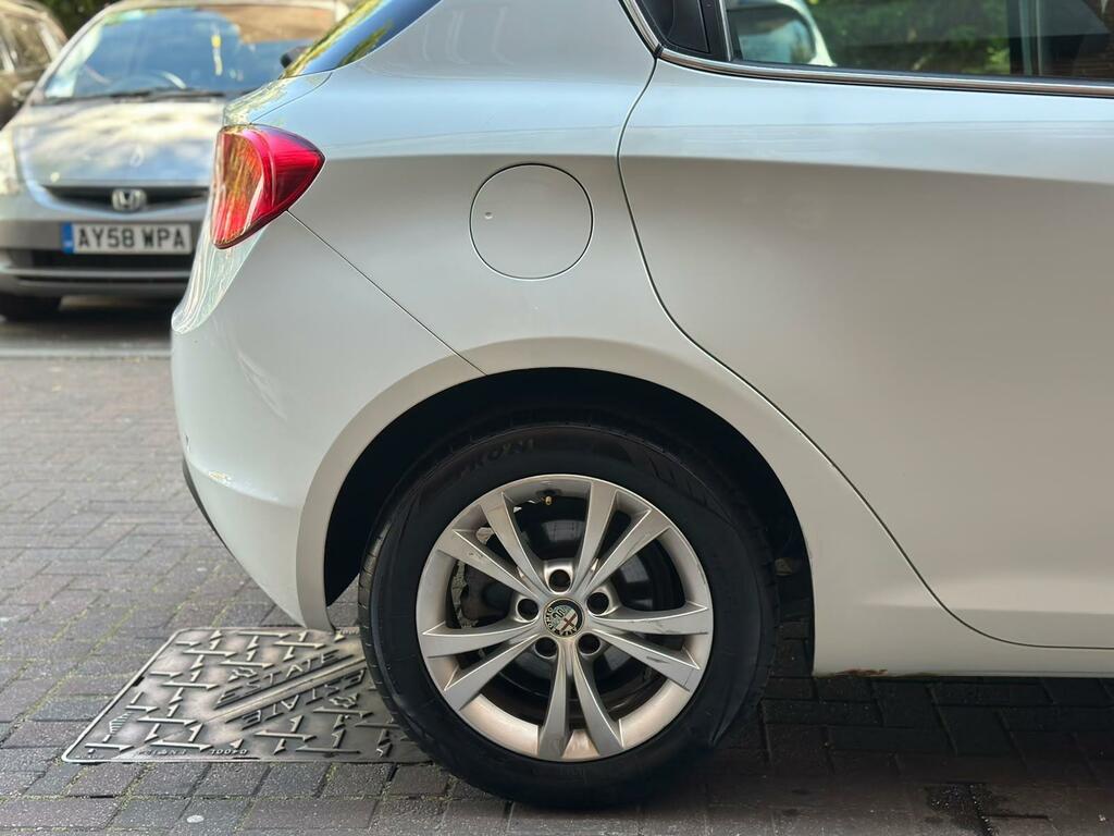 Alfa Romeo Giulietta 1.4L Lusso Tb 120 Bhp White #15