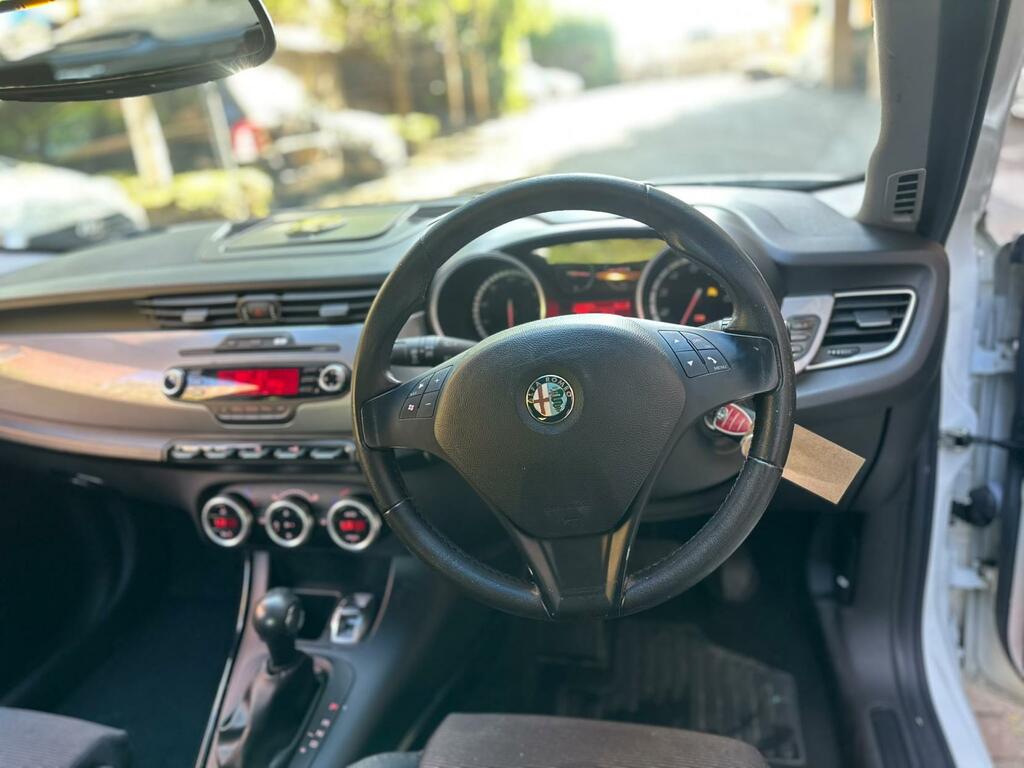 Alfa Romeo Giulietta 1.4L Lusso Tb 120 Bhp White #29