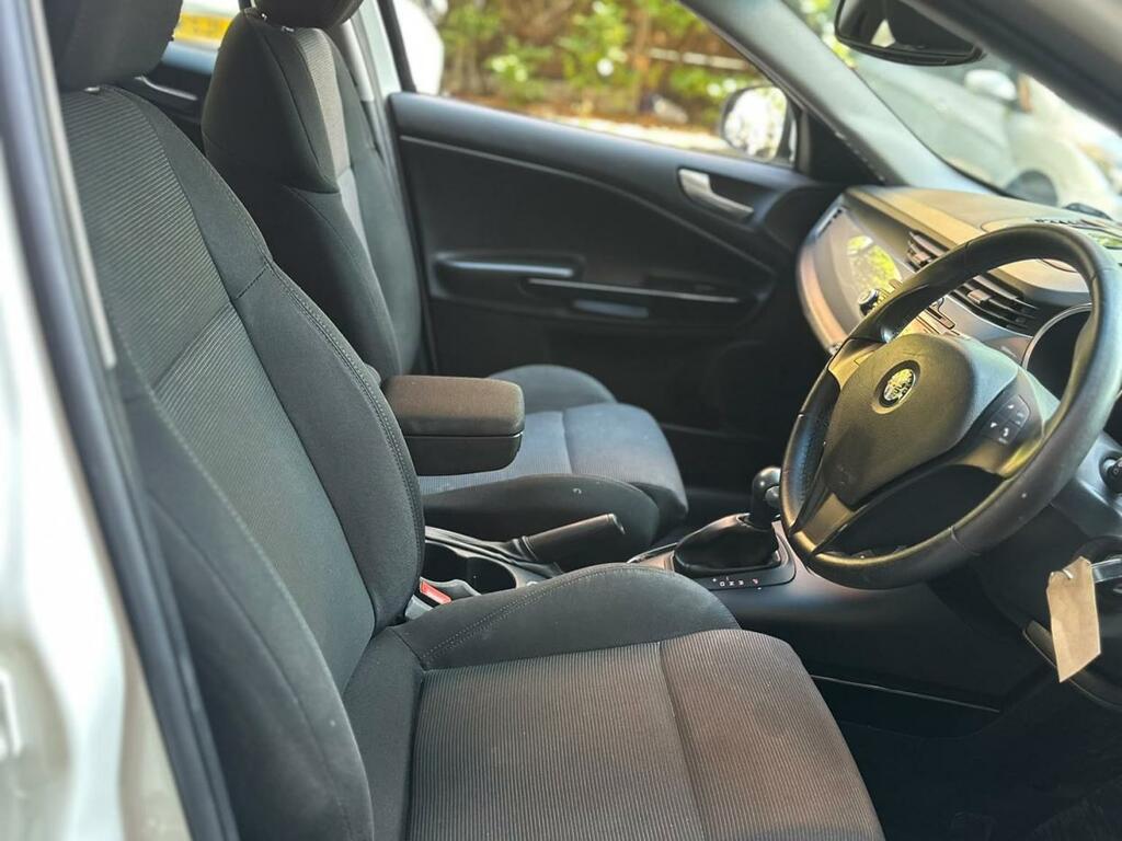 Alfa Romeo Giulietta 1.4L Lusso Tb 120 Bhp White #28