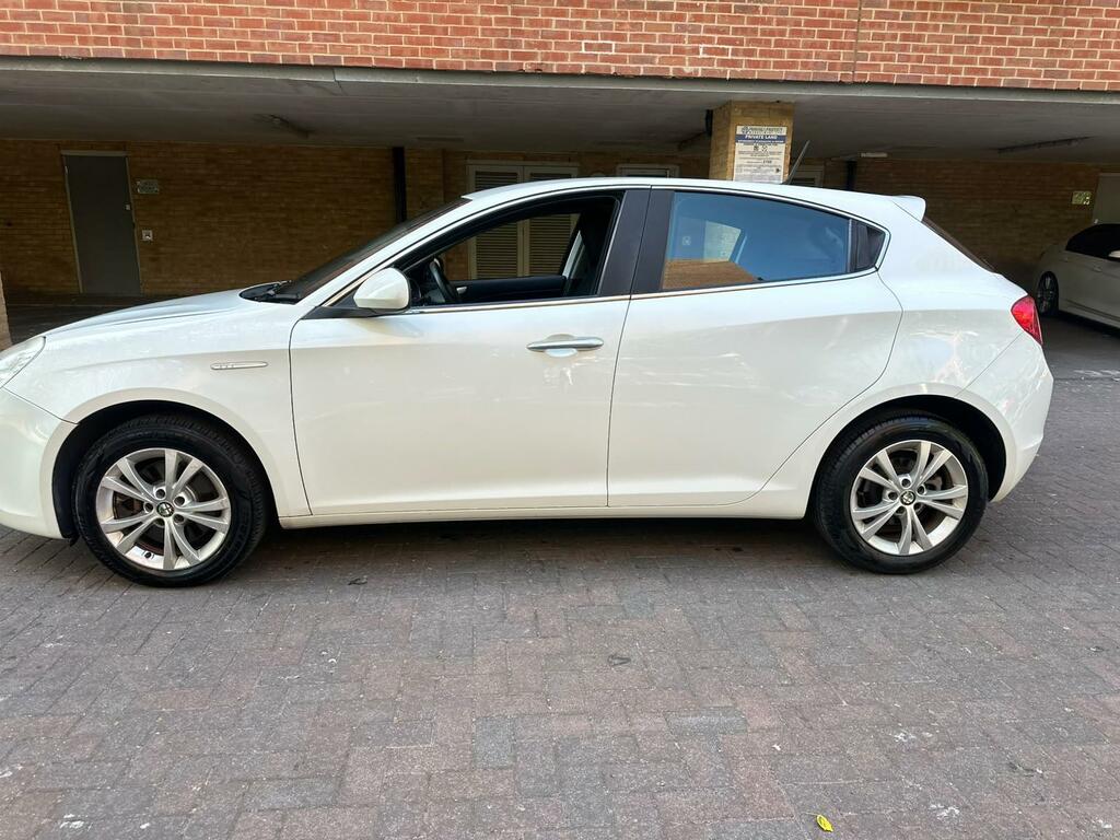 Alfa Romeo Giulietta Lusso White #5