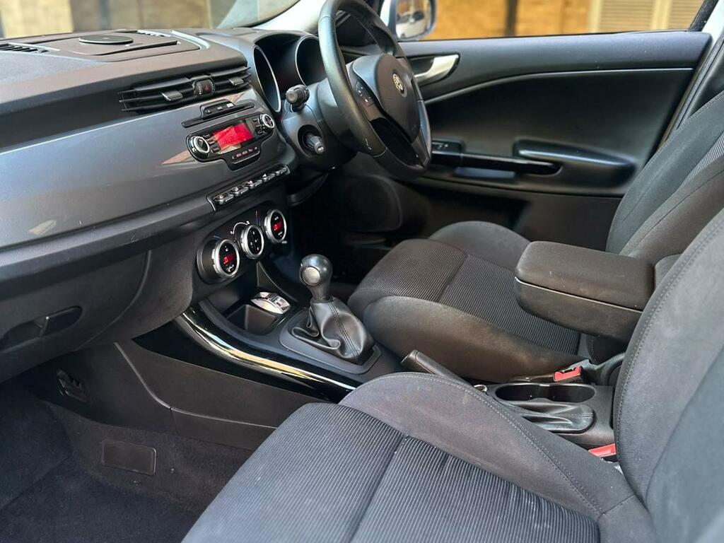 Alfa Romeo Giulietta 1.4L Lusso Tb 120 Bhp White #23