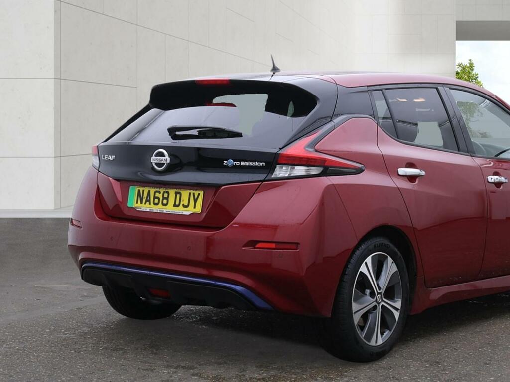 Nissan Leaf Tekna Red #5