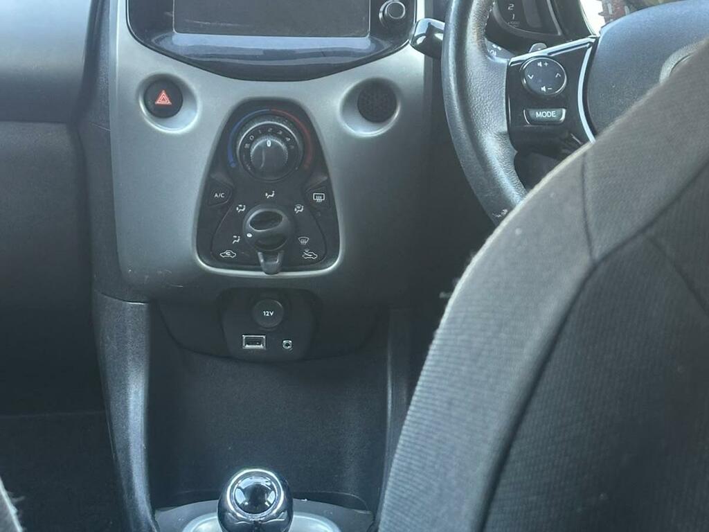 Toyota Aygo X Aygo X-play Vvt-i Silver #23