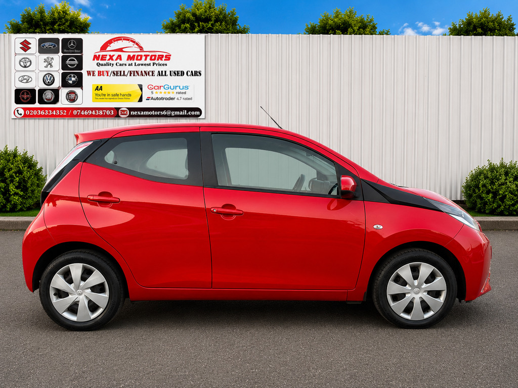 Toyota Aygo X X-play Red #4