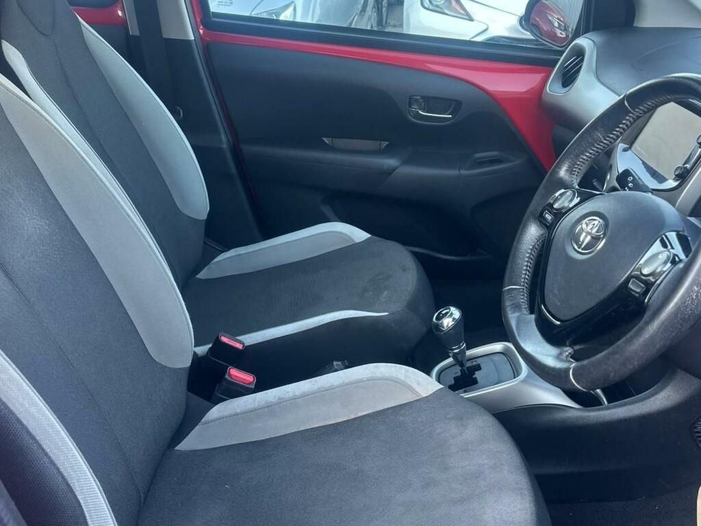Toyota Aygo X Aygo X-play Vvt-i Silver #18