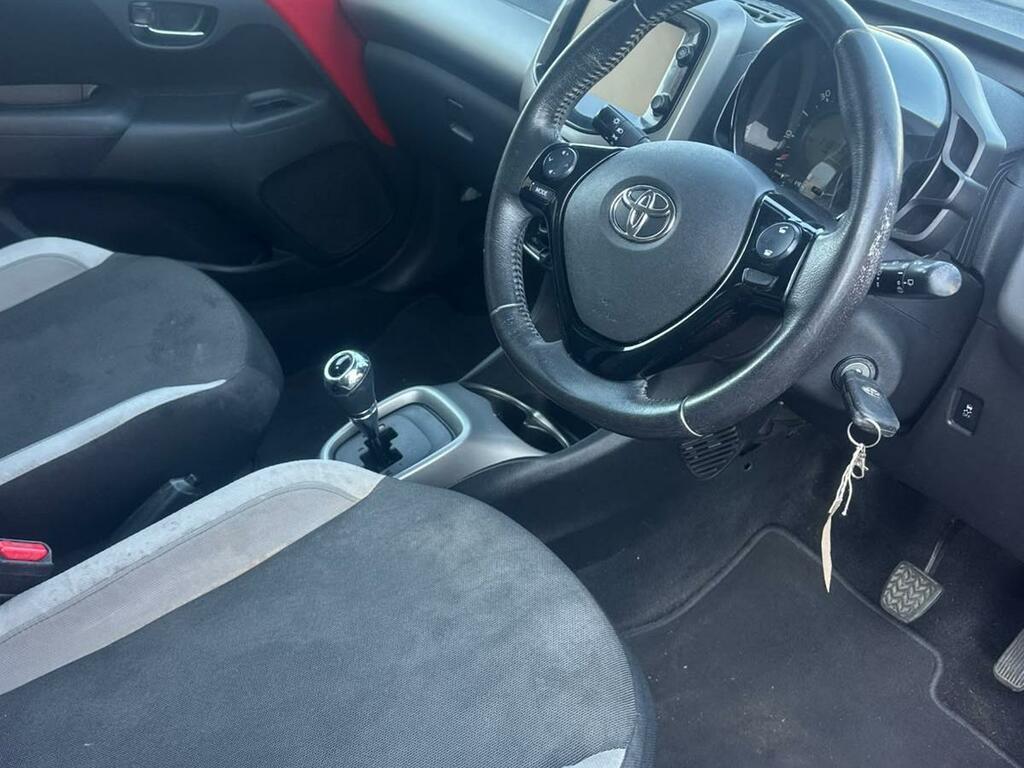 Toyota Aygo X Aygo X-play Vvt-i Silver #22