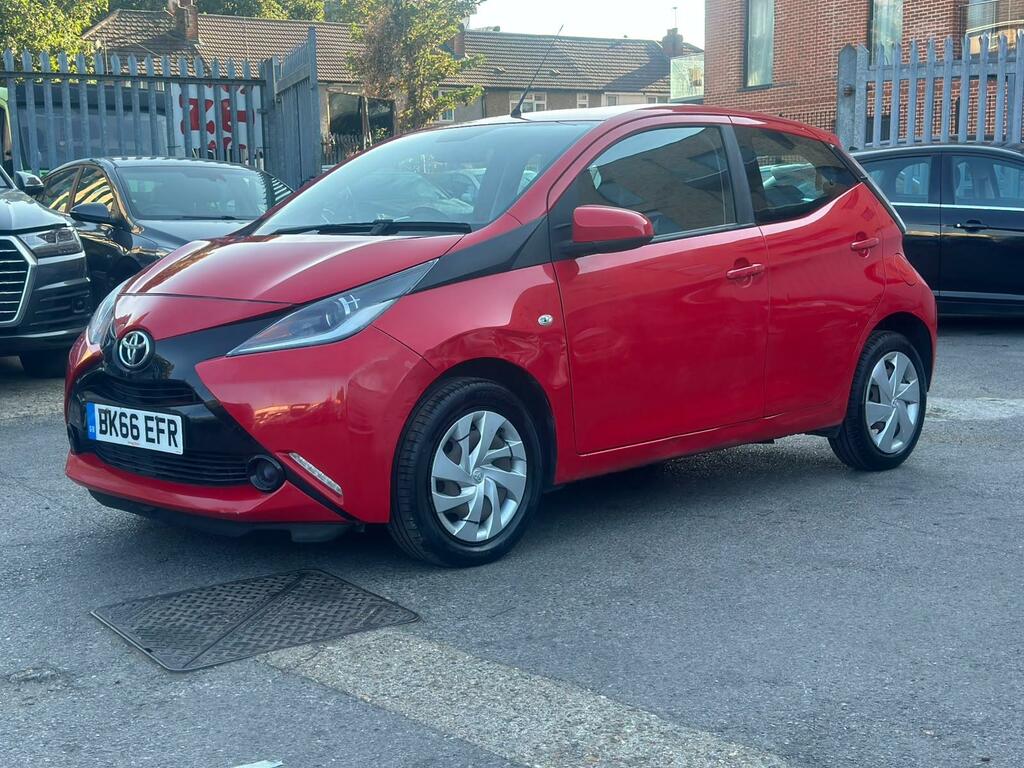 Toyota Aygo X X-play Red #5