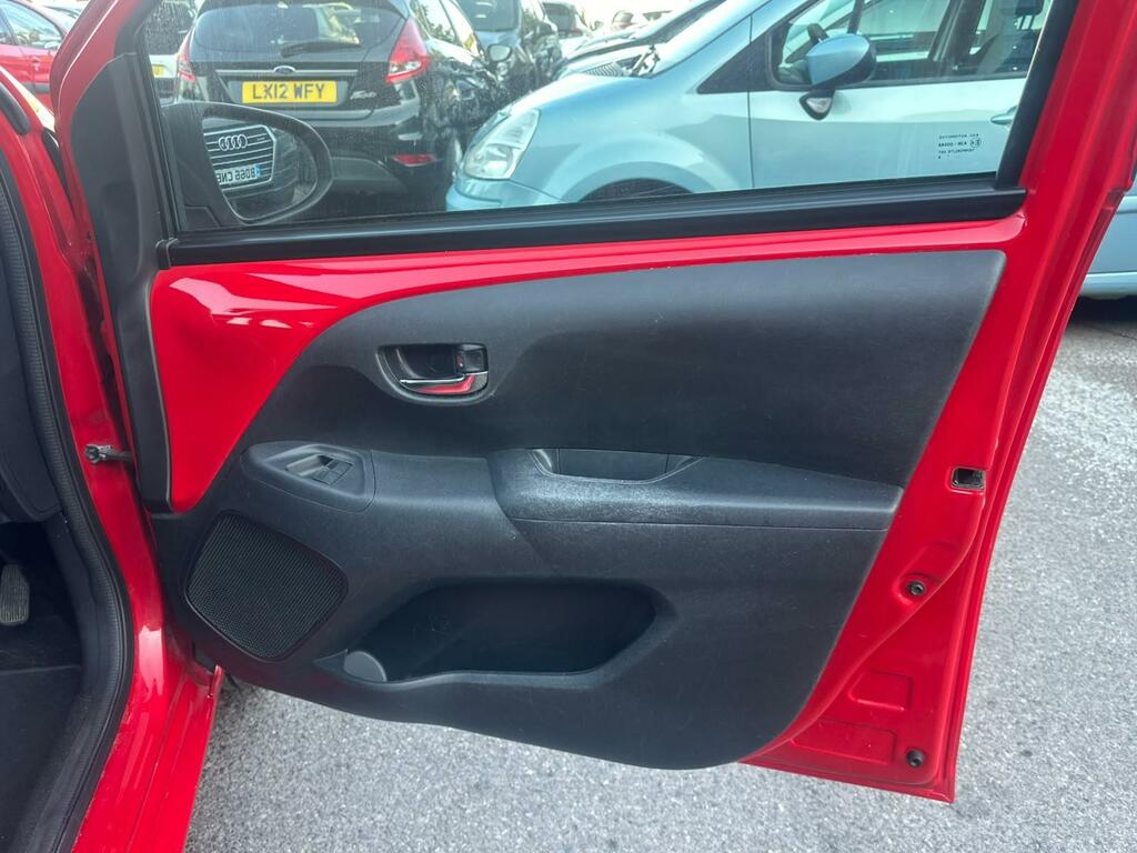 Toyota Aygo X Aygo X-play Vvt-i Silver #19
