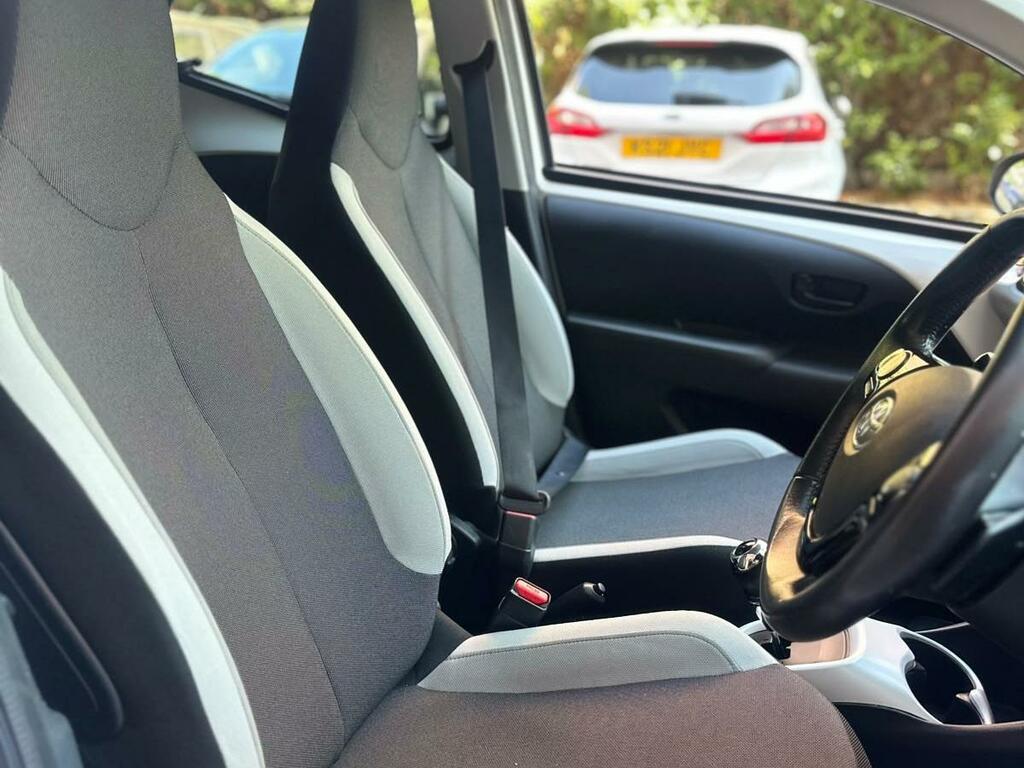 Toyota Aygo X 1.0 Aygo X-play Vvt-i Cvt White #30