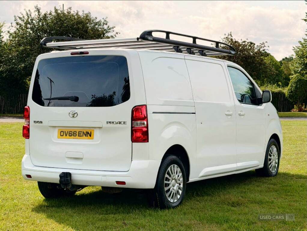 Toyota PROACE 2.0D 120 Comfort Van White #4
