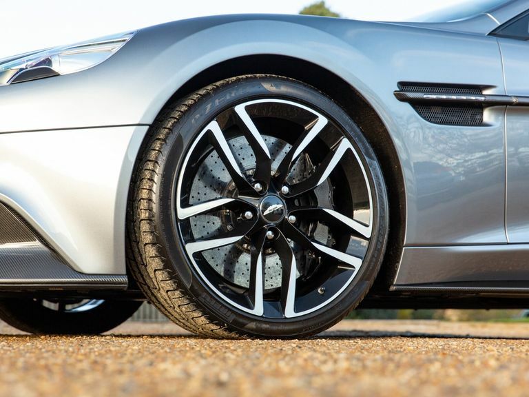 Aston Martin Vanquish 5.9 V12 Volante Touchtronic III Black #8