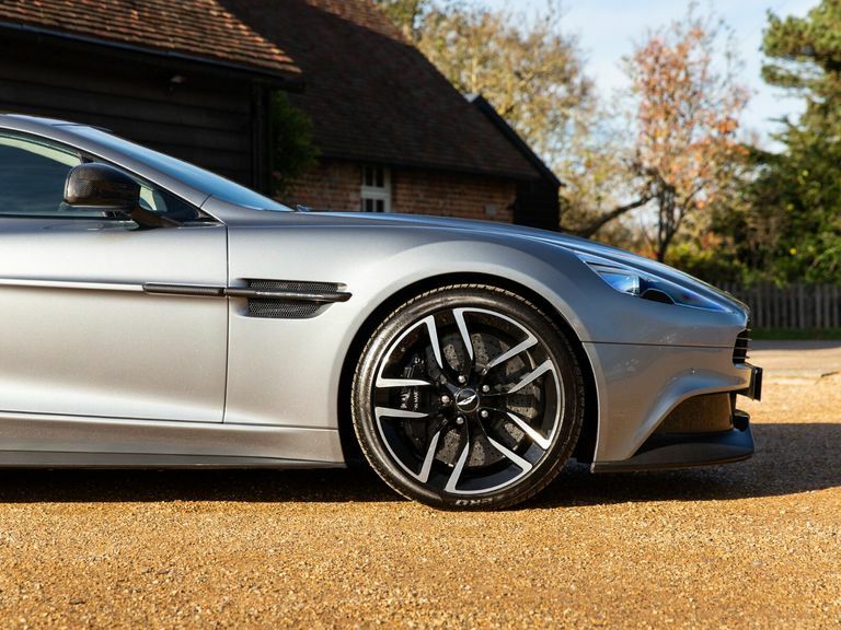 Aston Martin Vanquish 5.9 V12 Volante Touchtronic III Black #24