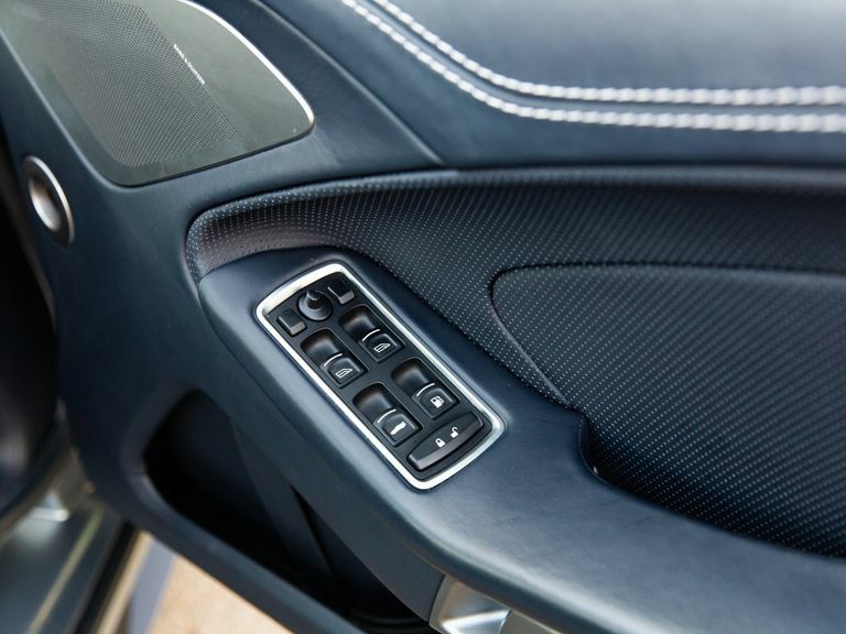 Aston Martin Vanquish 5.9 V12 Volante Touchtronic III Black #69