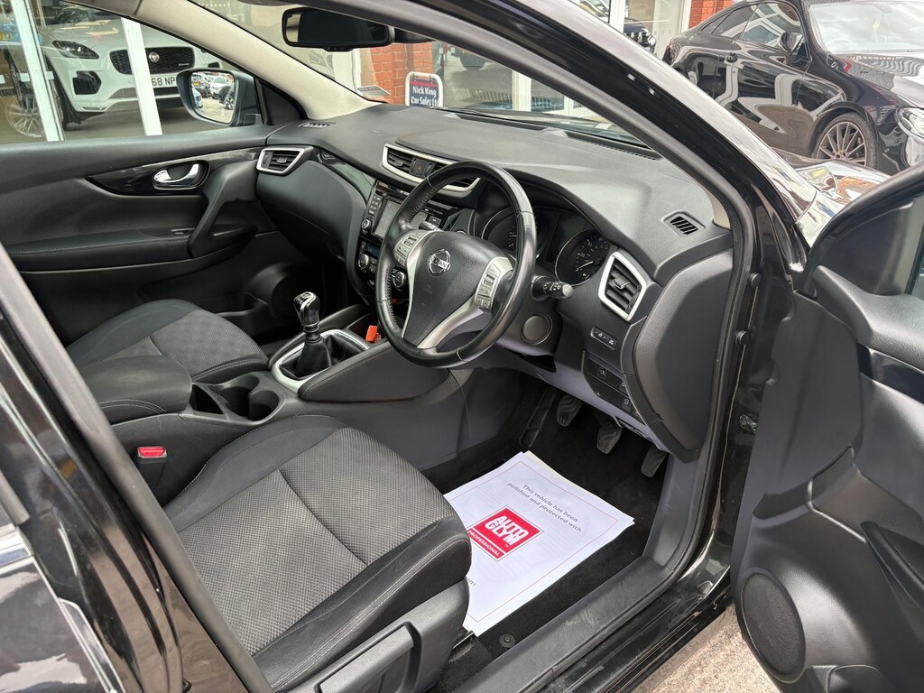 Nissan Qashqai 1.2 Dig-t Acenta Premium Panroof Nav Ul Black #4