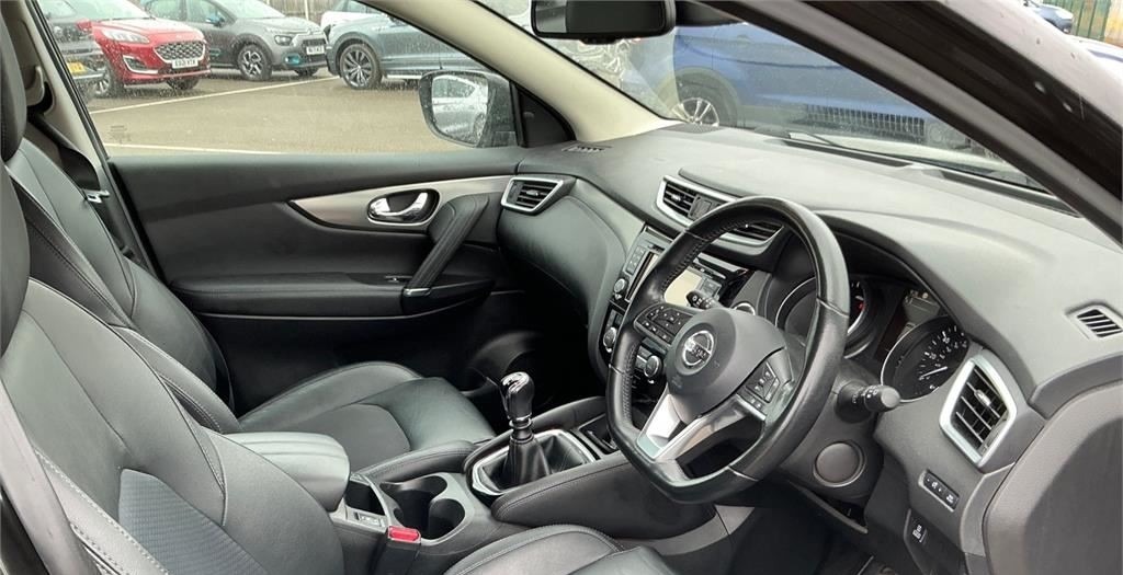 Nissan Qashqai 1.2 Dig-t N-connecta Hatchback Black #4