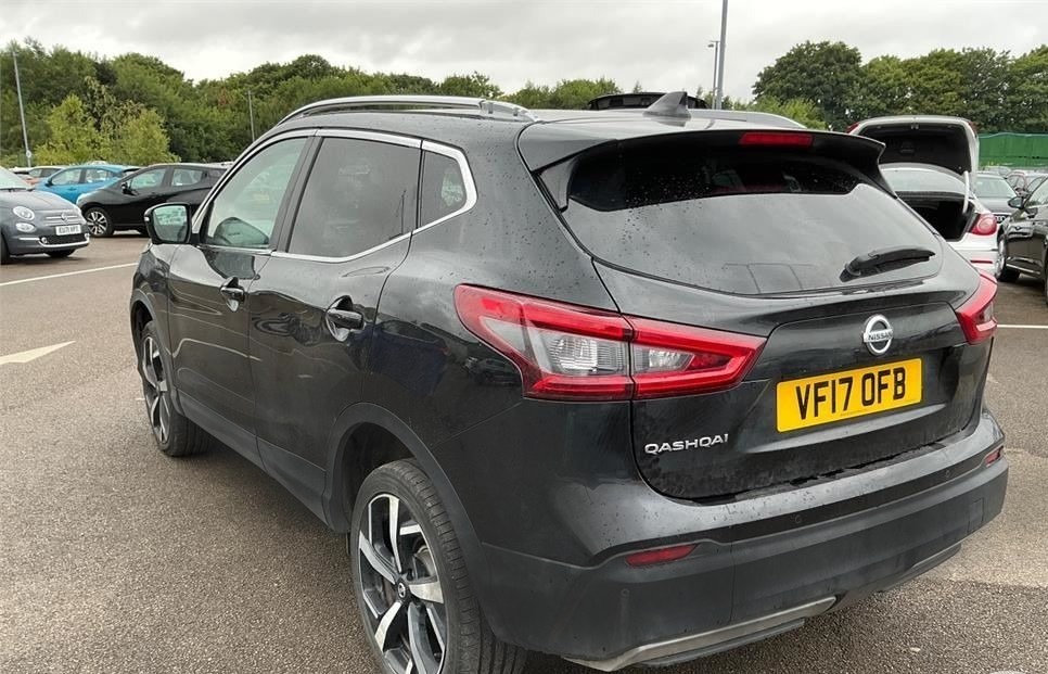 Nissan Qashqai 1.2 Dig-t N-connecta Hatchback Black #2