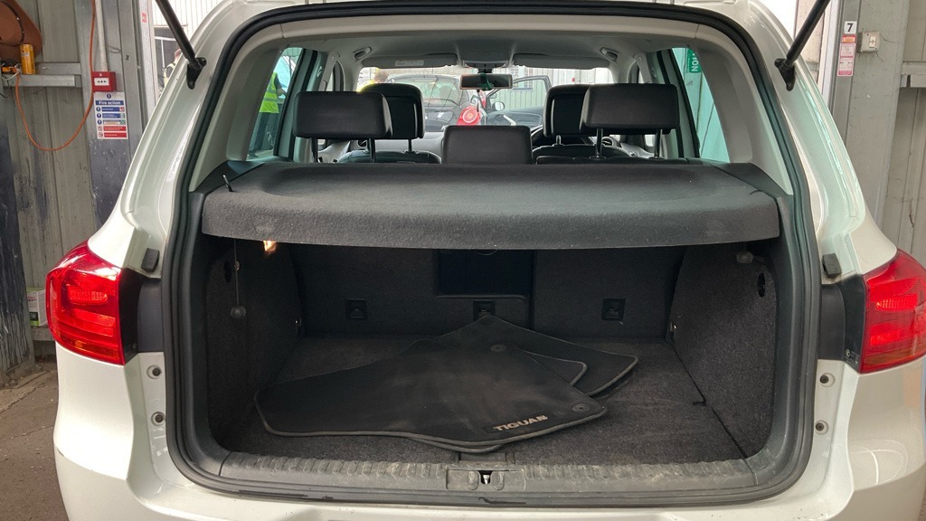 Volkswagen Tiguan Tiguan Match Tdi Bluemotion Technology 4Motion Black #9