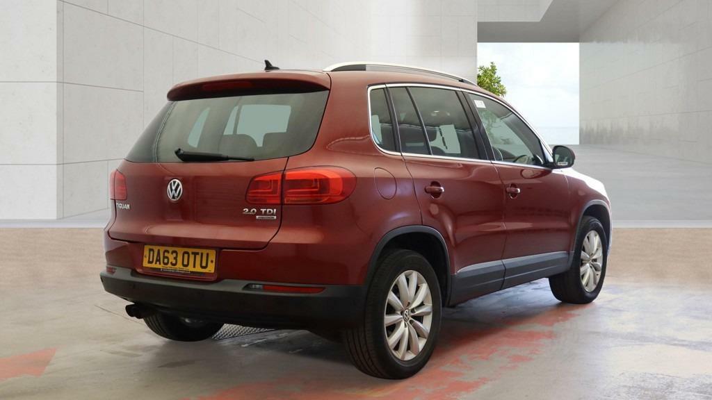 Volkswagen Tiguan 2.0 Tdi Bluemotion Tech Match Dsg Red #4