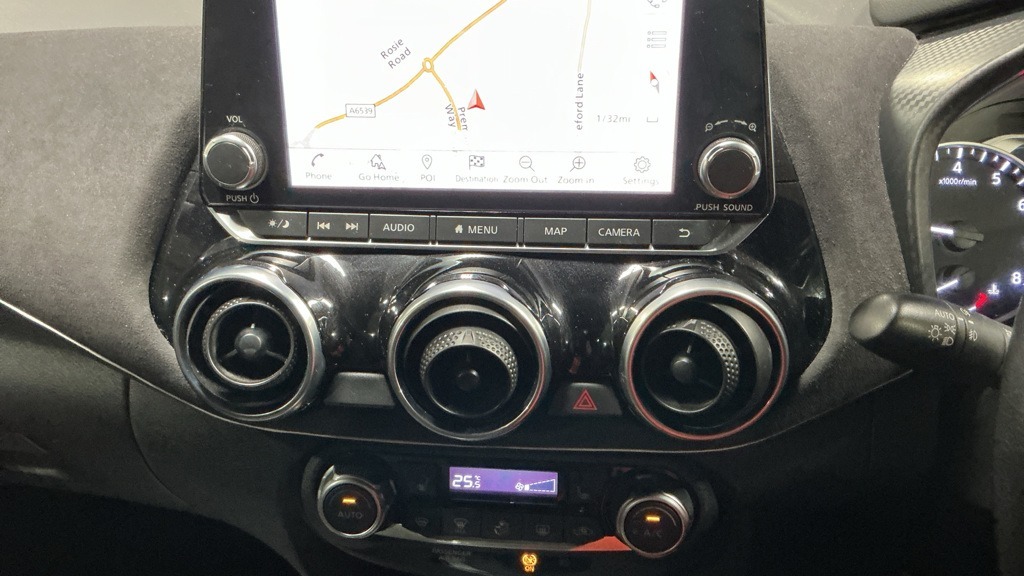Nissan Juke 1.0 Dig-t 114 Tekna Nav Bose Camera Black #4