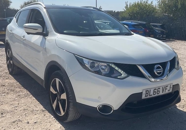 Nissan Qashqai 1.2 Dig-t Tekna 2Wd Euro 6 Ss White #1