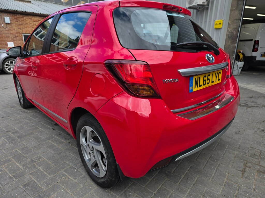 Toyota Yaris 1.5 Vvt-h Icon E-cvt Black #17