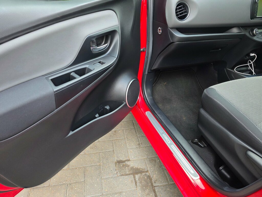 Toyota Yaris 1.5 Vvt-h Icon E-cvt Black #7