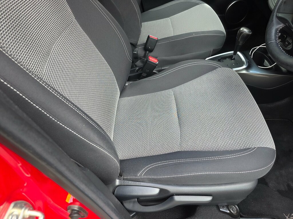 Toyota Yaris 1.5 Vvt-h Icon E-cvt Black #5