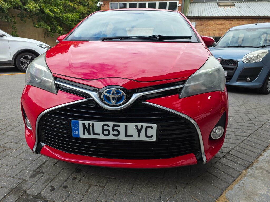 Toyota Yaris 1.5 Vvt-h Icon E-cvt Black #4