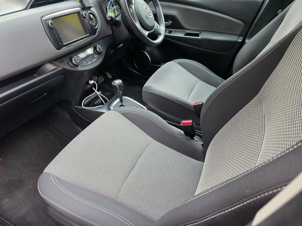 Toyota Yaris 1.5 Vvt-h Icon E-cvt Black #8