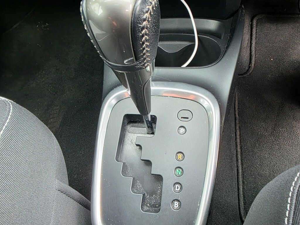Toyota Yaris 1.5 Vvt-h Icon E-cvt Black #19