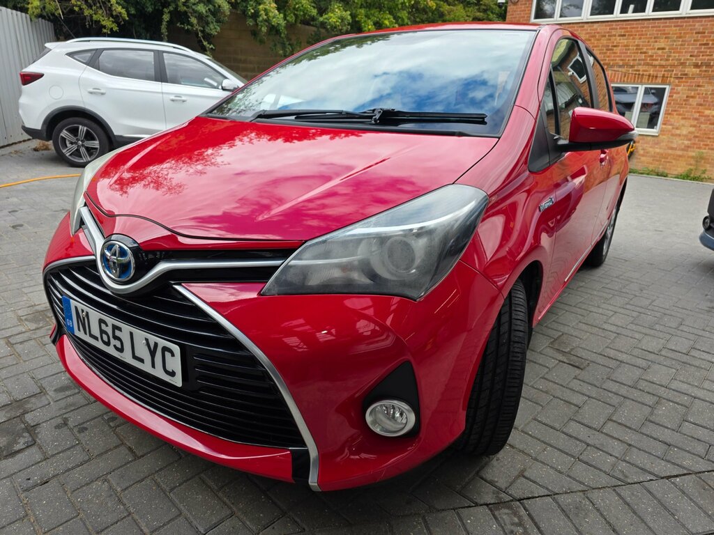 Toyota Yaris 1.5 Vvt-h Icon E-cvt Black #1