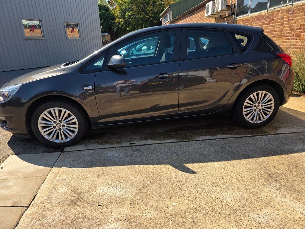 Vauxhall Astra 1.7 Cdti Ecoflex Exclusiv Sports Tourer Black #6