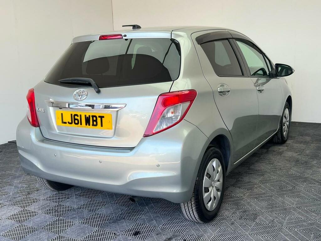 Toyota Yaris Hatchback Vvt-i Tr 2011 Red #8