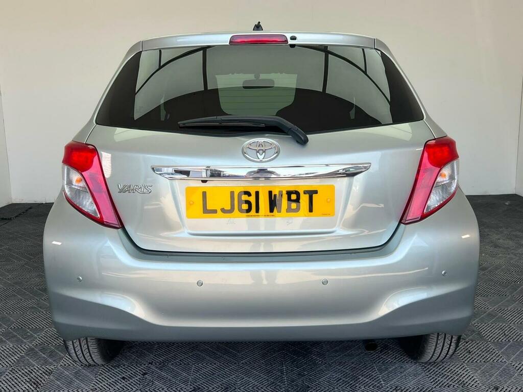 Toyota Yaris Hatchback Vvt-i Tr 2011 Red #7