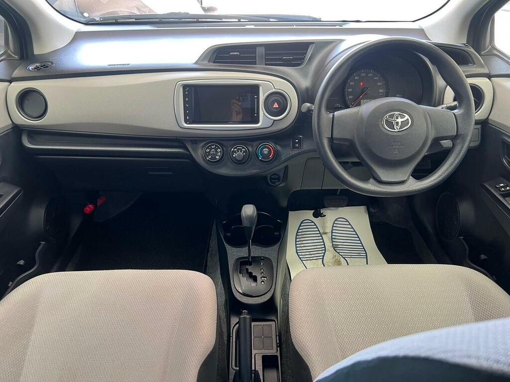 Toyota Yaris Hatchback Vvt-i Tr 2011 Red #9
