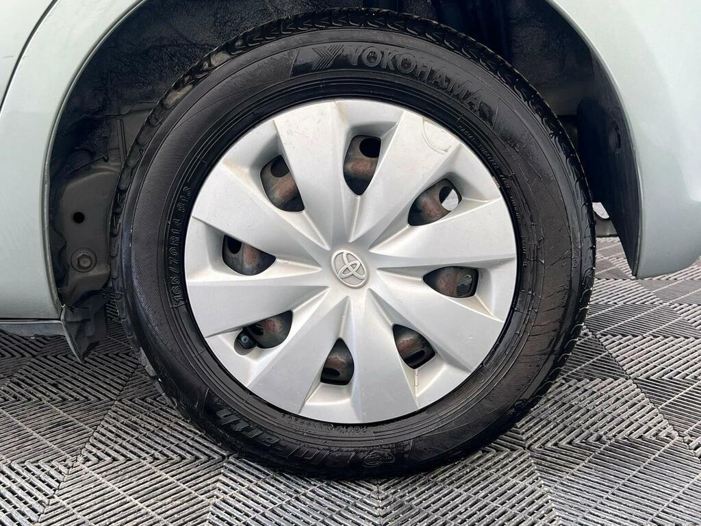 Toyota Yaris Hatchback Vvt-i Tr 2011 Red #16