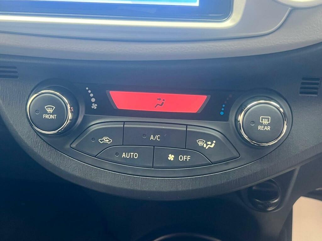 Toyota Yaris 1.3 Vvt-i Sr 98 Bhp Blue #31