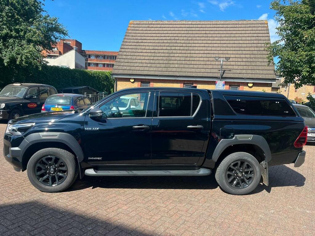 Toyota HILUX 2.8 D-4d Invincible X 4Wd Euro 6 Ss Black #3