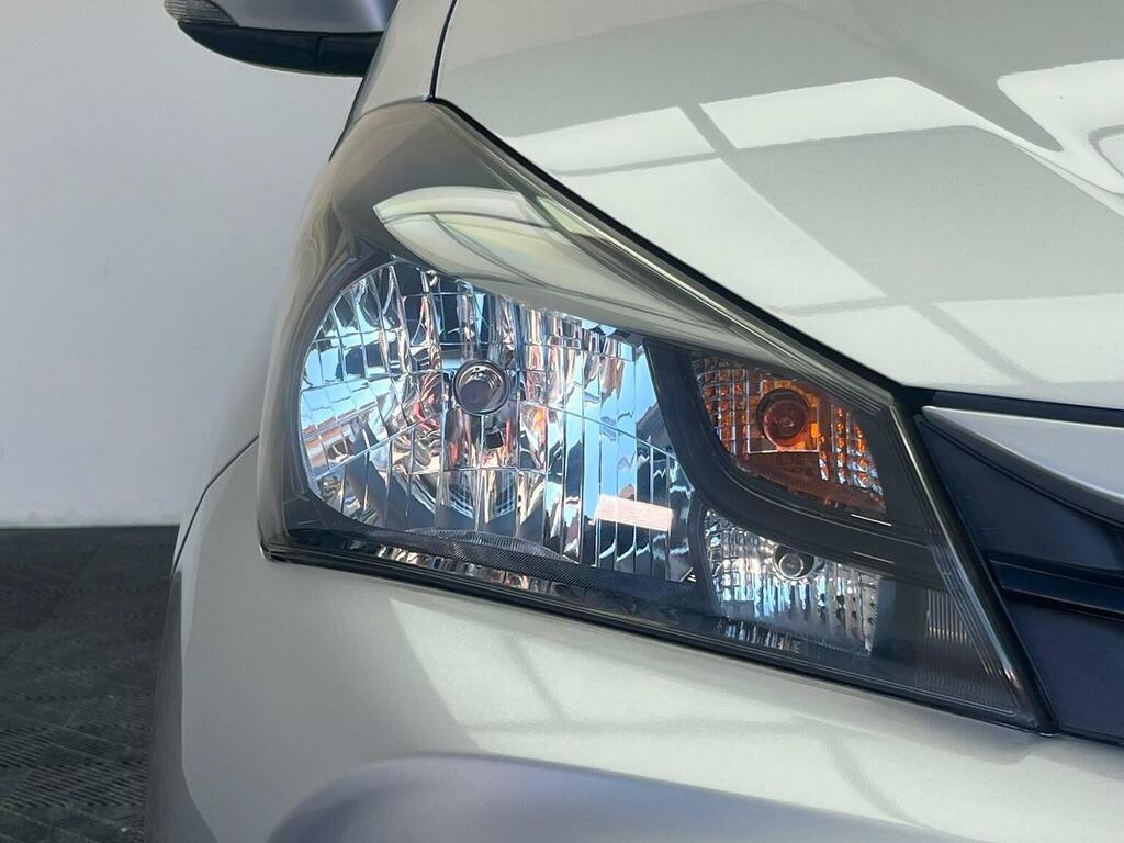 Toyota Yaris Yaris Hybrid Icon Cvt Red #30