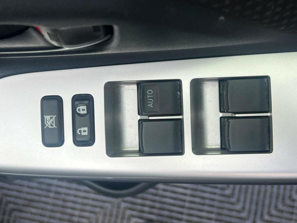 Toyota Yaris Yaris Hybrid Icon Cvt Red #11