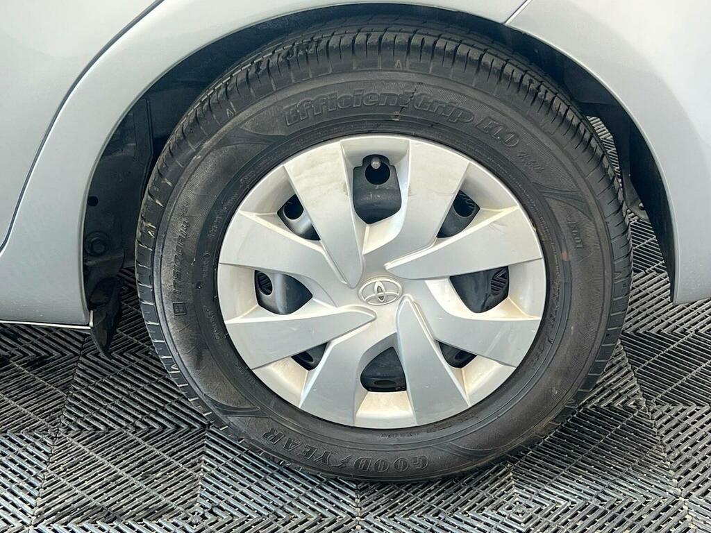 Toyota Yaris Yaris Hybrid Icon Cvt Red #18