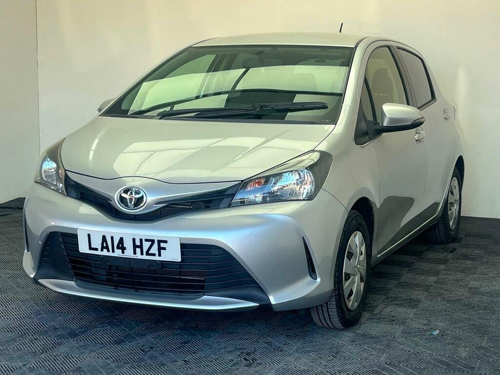 Toyota Yaris Yaris Hybrid Icon Cvt Red #3
