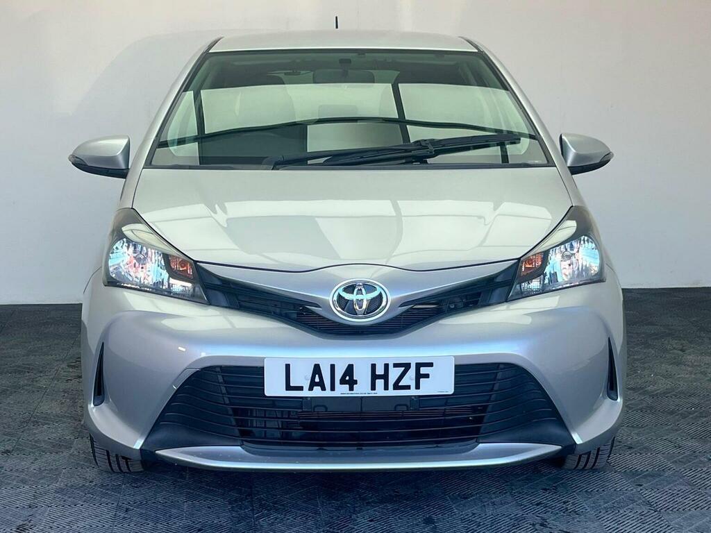 Toyota Yaris Yaris Hybrid Icon Cvt Red #2