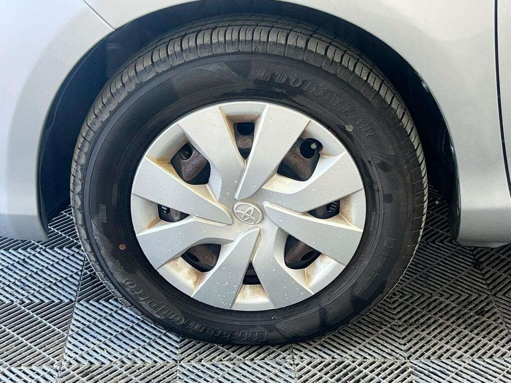 Toyota Yaris Yaris Hybrid Icon Cvt Red #19