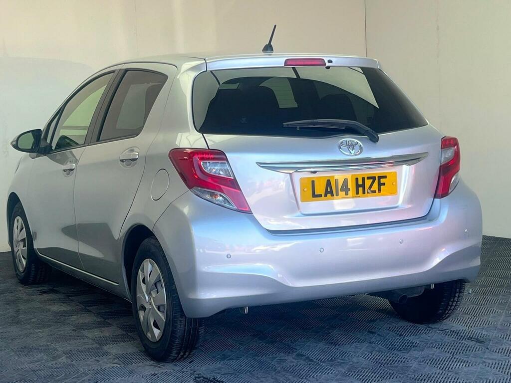 Toyota Yaris Yaris Hybrid Icon Cvt Red #4