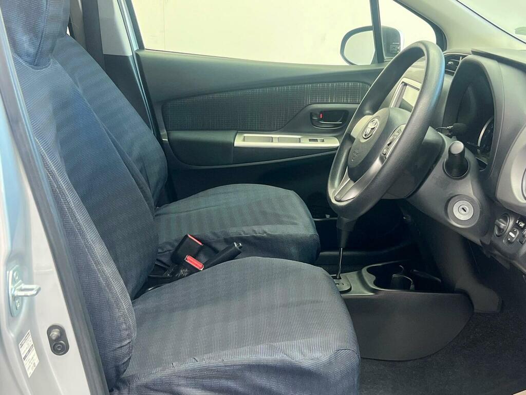 Toyota Yaris Yaris Hybrid Icon Cvt Red #10
