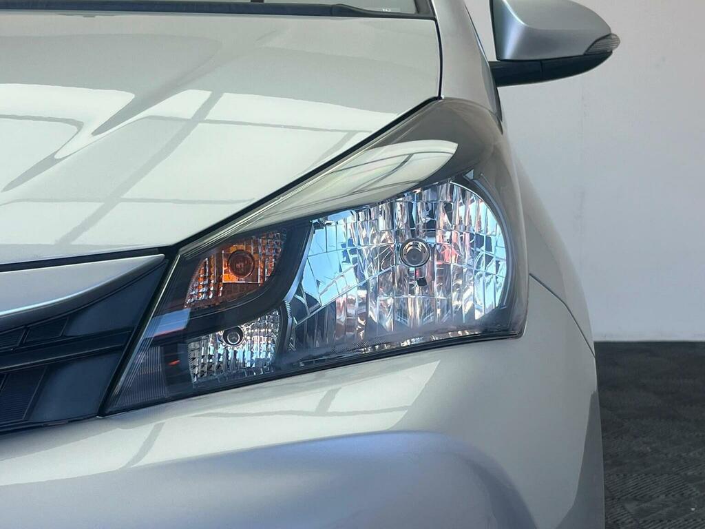 Toyota Yaris Yaris Hybrid Icon Cvt Red #29