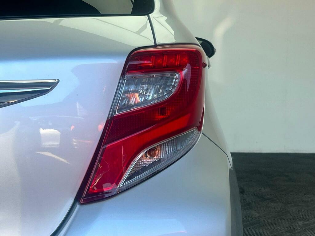 Toyota Yaris Yaris Hybrid Icon Cvt Red #25